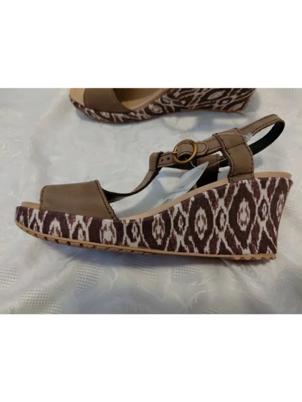 Crocs Womens A Leigh Ikat Wedge Brown Tan Wedge Sandlas Size 9 NWT